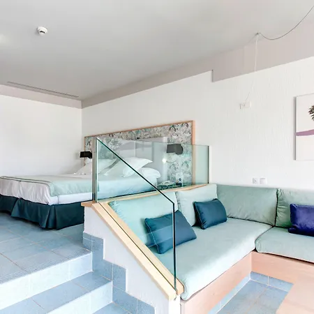 Отель Fariones 4*