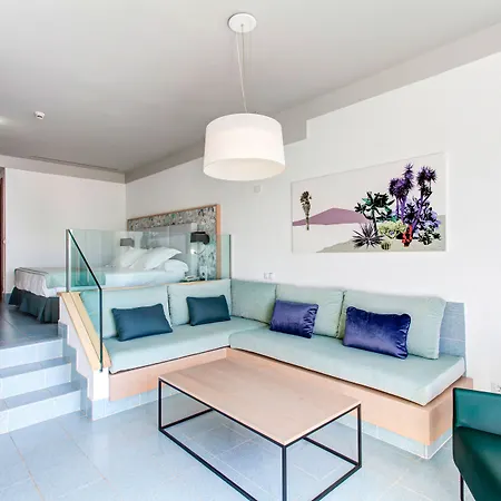 Отель Fariones 4*